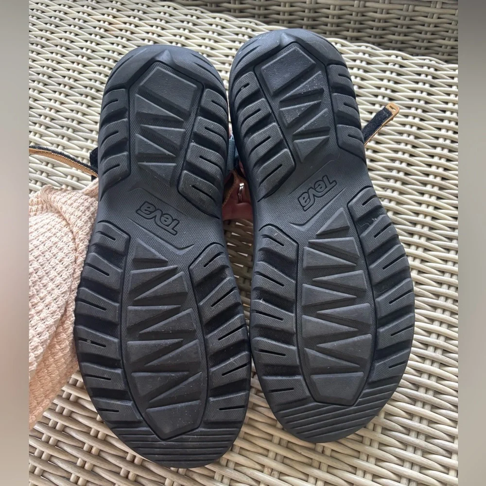 Teva Men’s Hurricane XLT2 Sandals 13‎ hiking vacation outdoors beach
